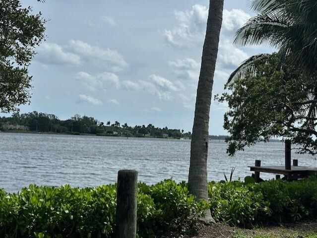 9291 SE Duncan Street, Hobe Sound, FL 33455