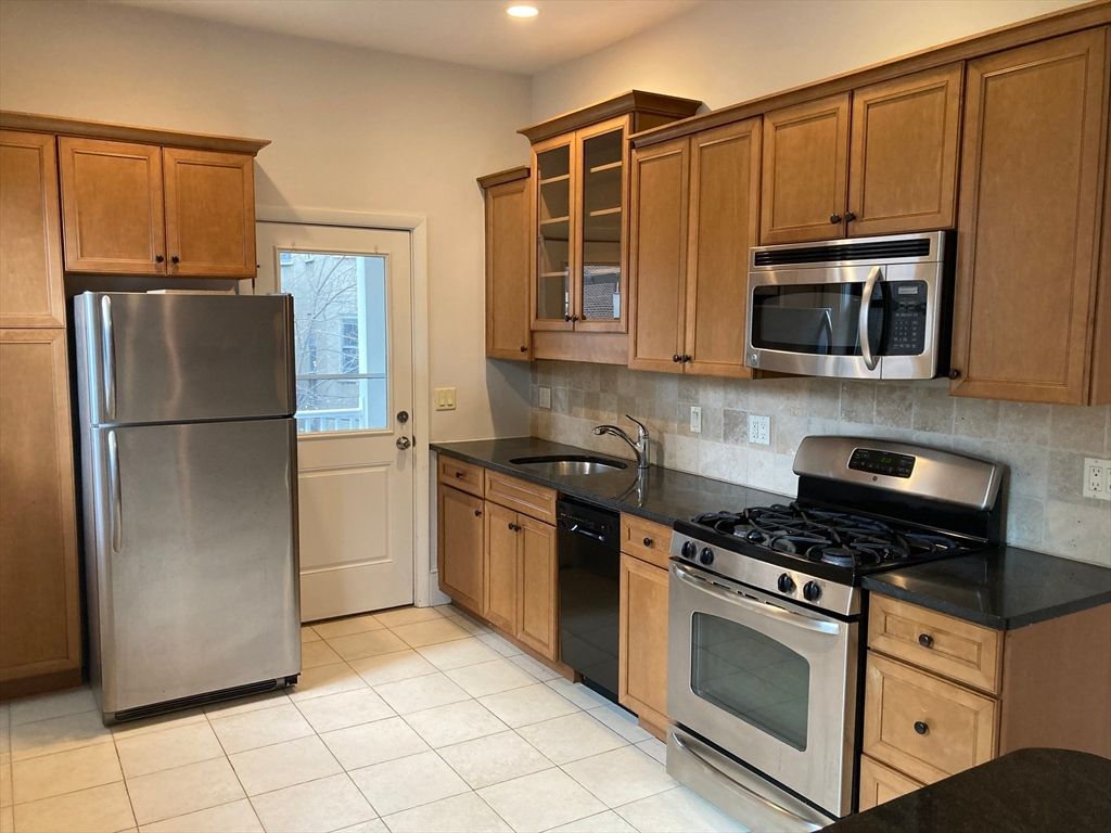 15 Trowbridge St. 8, Cambridge, MA 02138