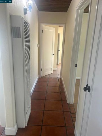 1075 Rachel Rd, San Pablo, CA 94806