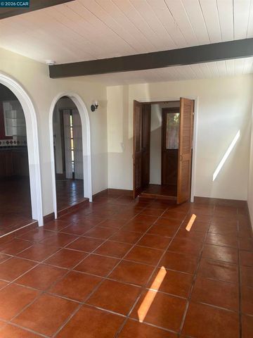 1075 Rachel Rd, San Pablo, CA 94806
