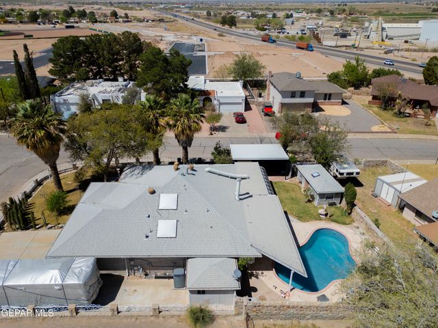 140 TORREY PINES Drive, Santa Teresa, NM 88008