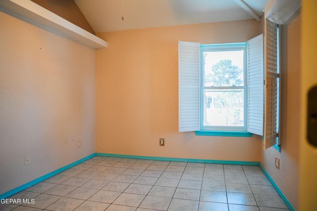 140 TORREY PINES Drive, Santa Teresa, NM 88008