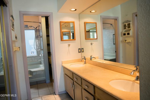 140 TORREY PINES Drive, Santa Teresa, NM 88008