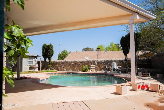 140 TORREY PINES Drive, Santa Teresa, NM 88008