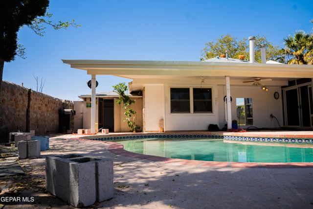 140 TORREY PINES Drive, Santa Teresa, NM 88008