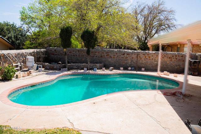 140 TORREY PINES Drive, Santa Teresa, NM 88008