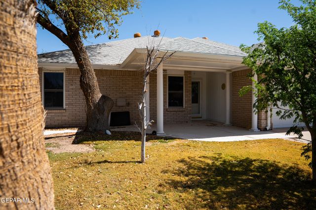 140 TORREY PINES Drive, Santa Teresa, NM 88008