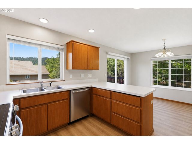 13811 Se GANNON Dr, Clackamas, OR 97015