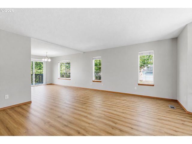 13811 Se GANNON Dr, Clackamas, OR 97015