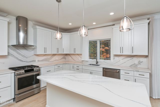 11 Gabby Court, Colonie, NY 12309