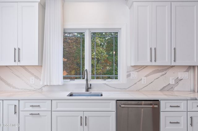 11 Gabby Court, Colonie, NY 12309