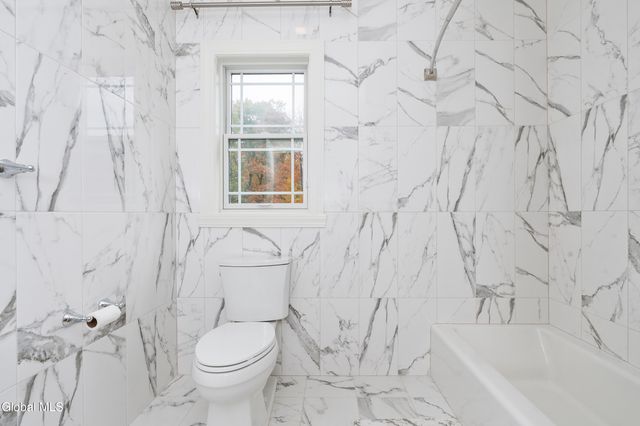 11 Gabby Court, Colonie, NY 12309