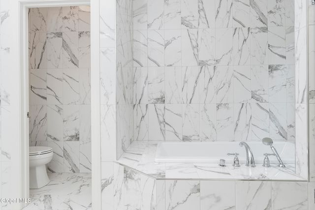 11 Gabby Court, Colonie, NY 12309