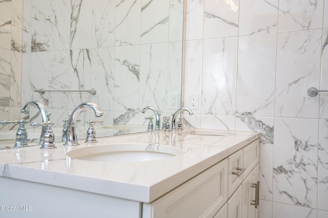 11 Gabby Court, Colonie, NY 12309