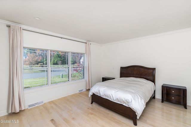 11 Gabby Court, Colonie, NY 12309