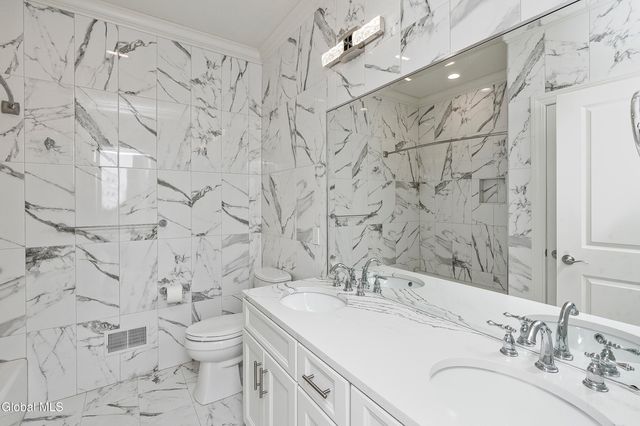 11 Gabby Court, Colonie, NY 12309