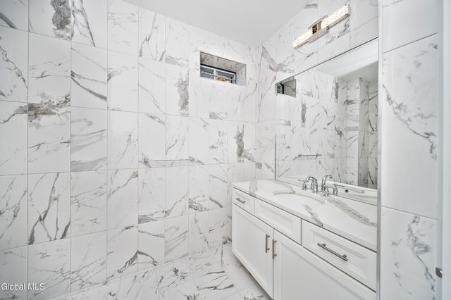 11 Gabby Court, Colonie, NY 12309