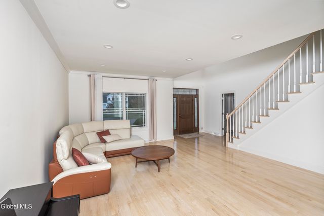 11 Gabby Court, Colonie, NY 12309