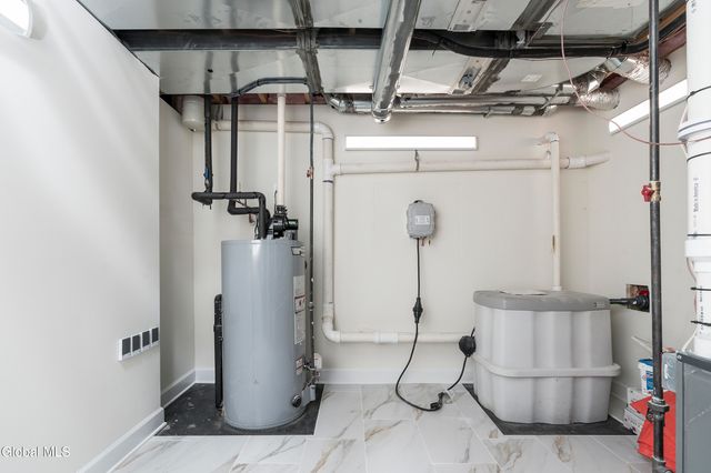 11 Gabby Court, Colonie, NY 12309