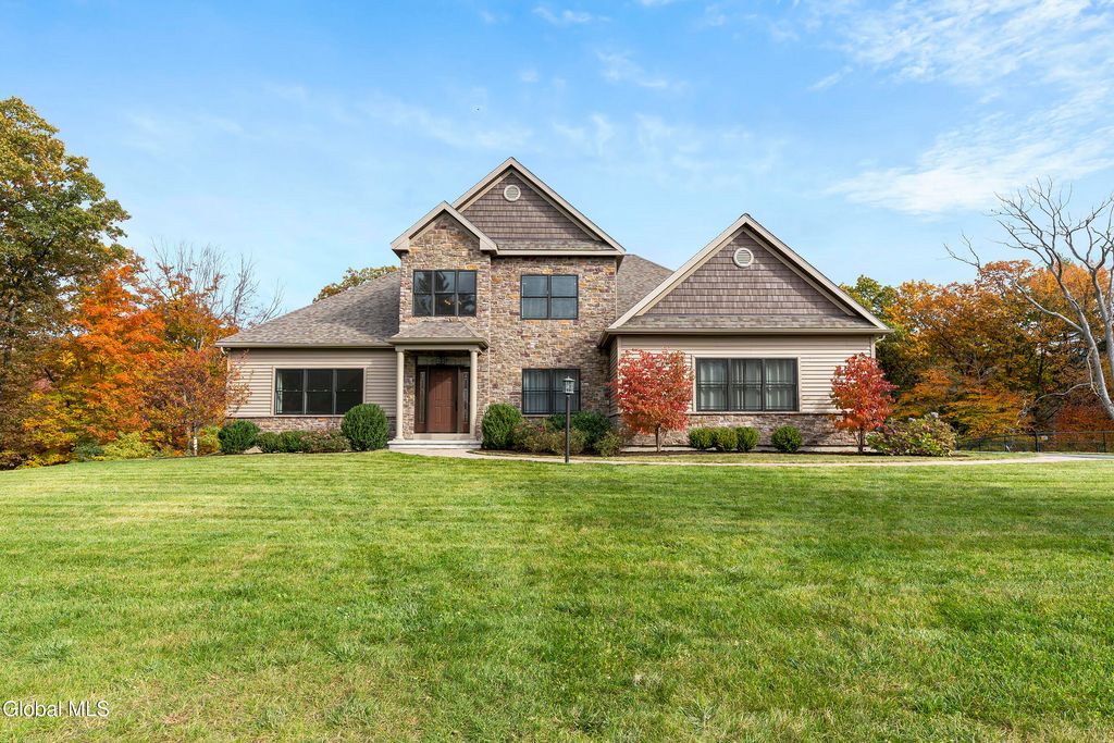 11 Gabby Court, Colonie, NY 12309