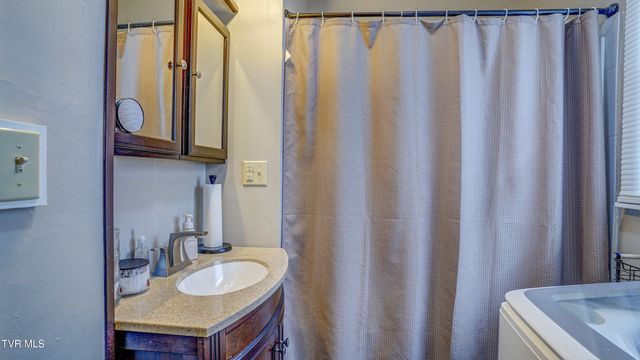 524 Carolina Avenue, Erwin, TN 37650