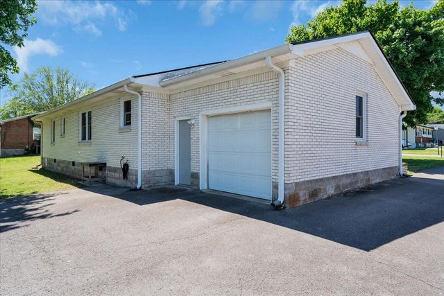 2701 Denham Ave, Columbia, TN 38401