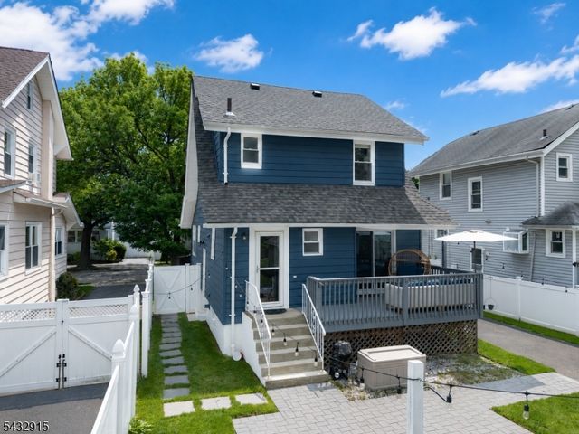 6 Pershing Ct, Ridgefield Park Village, NJ 07660