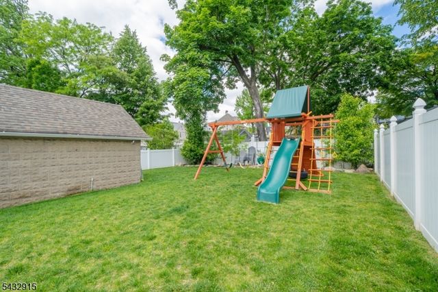 6 Pershing Ct, Ridgefield Park Village, NJ 07660