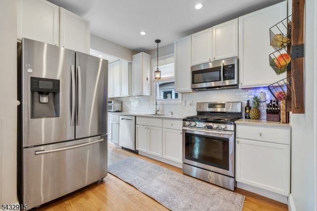 6 Pershing Ct, Ridgefield Park Village, NJ 07660