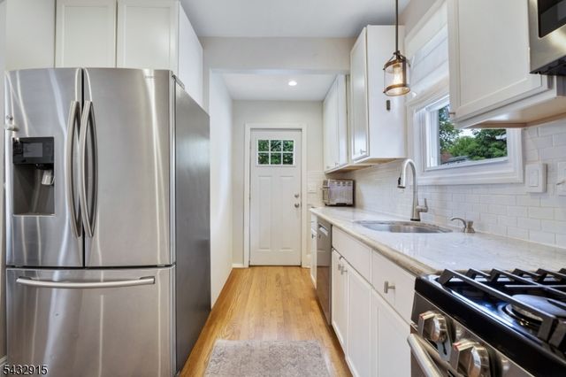 6 Pershing Ct, Ridgefield Park Village, NJ 07660