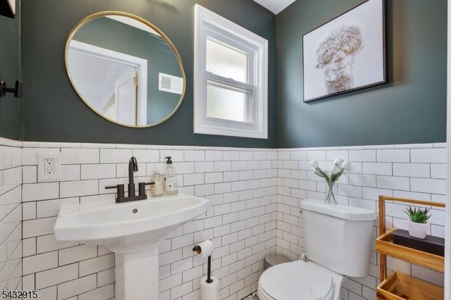 6 Pershing Ct, Ridgefield Park Village, NJ 07660