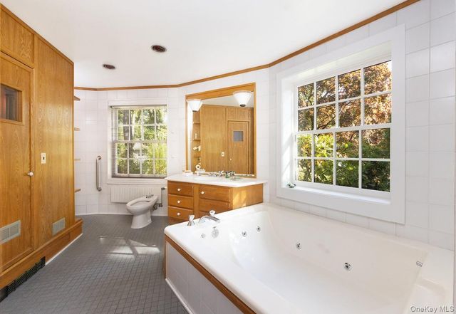 9 Oxford Road, White Plains, NY 10605