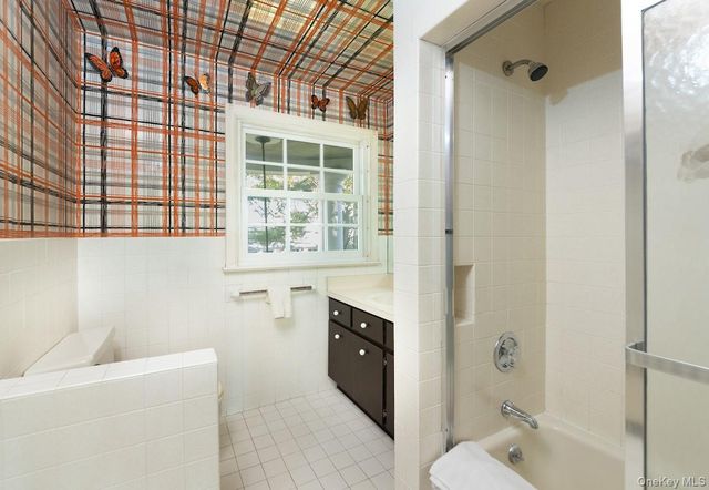 9 Oxford Road, White Plains, NY 10605