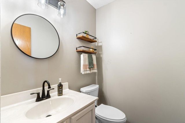 8958 Holquest Drive, Lewis Center, OH 43035