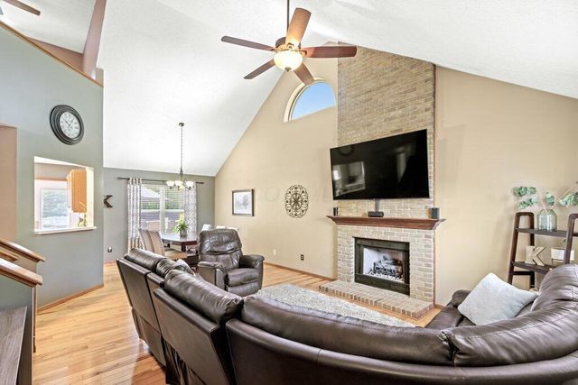 8958 Holquest Drive, Lewis Center, OH 43035