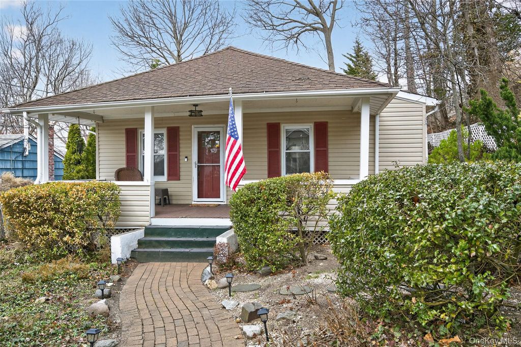 15 Dune Court, Northport, NY 11768