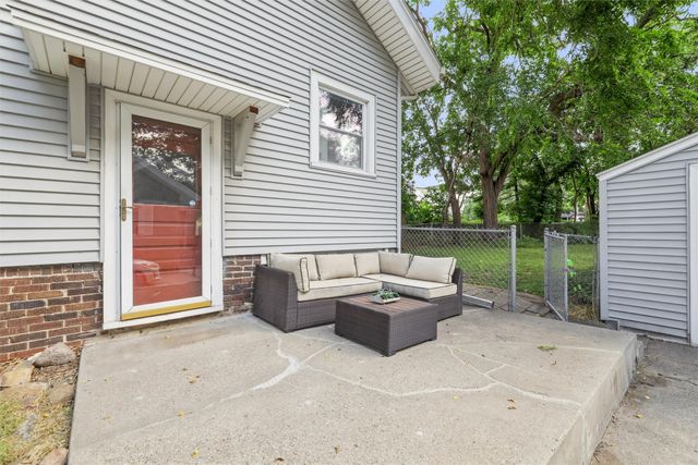 1725 41st Street, Des Moines, IA 50310