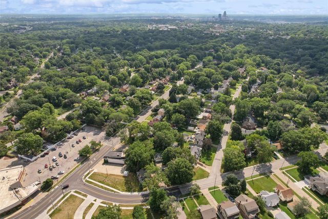1725 41st Street, Des Moines, IA 50310