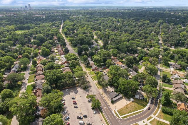 1725 41st Street, Des Moines, IA 50310