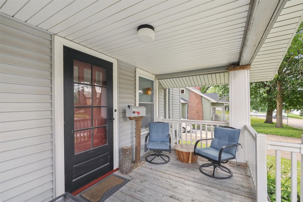 1725 41st Street, Des Moines, IA 50310