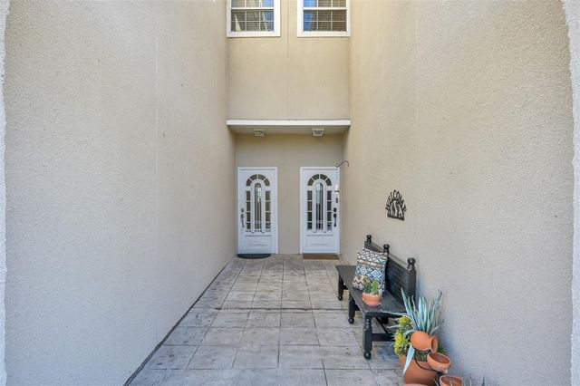 15 Regency Point, Conroe, TX 77356