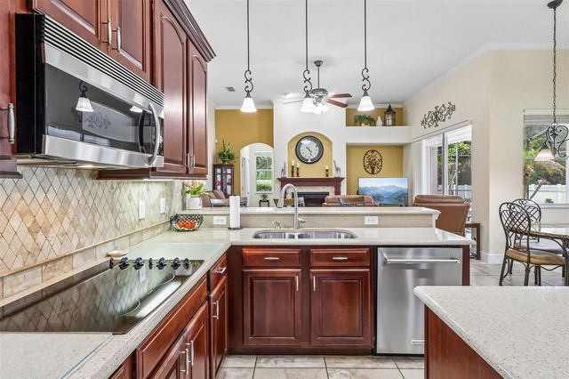 115 W BLUE WATER EDGE DRIVE, Eustis, FL 32736
