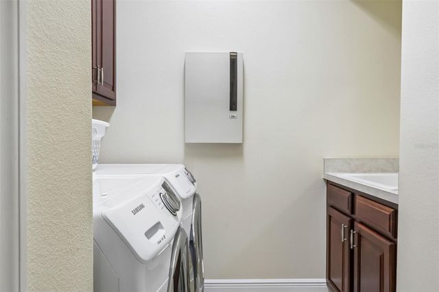 115 W BLUE WATER EDGE DRIVE, Eustis, FL 32736