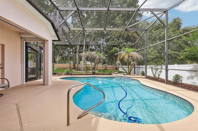115 W BLUE WATER EDGE DRIVE, Eustis, FL 32736