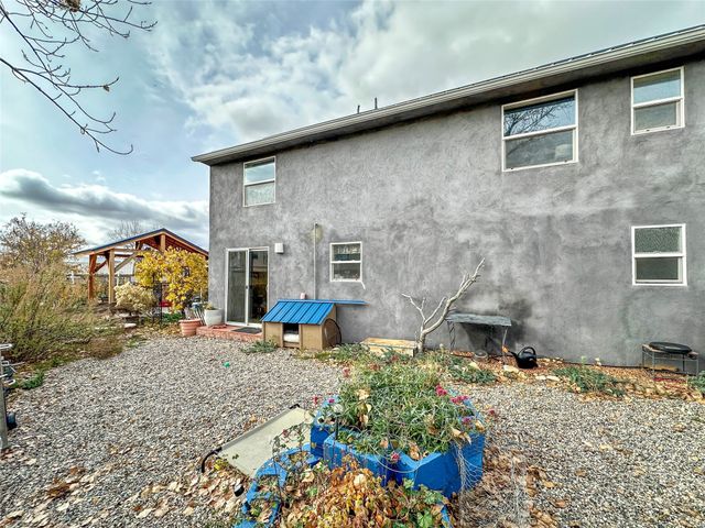 1097 Willow Way, Santa Fe, NM 87507