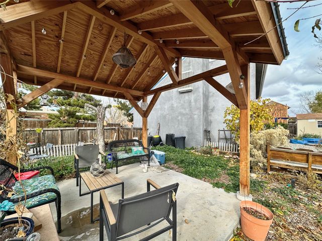 1097 Willow Way, Santa Fe, NM 87507