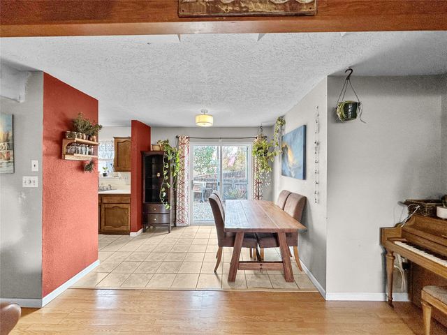 1097 Willow Way, Santa Fe, NM 87507