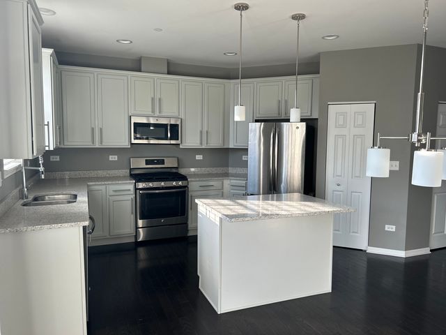 2953 Madison Drive 2953, Naperville, IL 60564