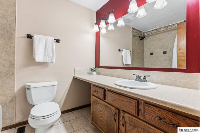 6632 S 86th Avenue Circle, Ralston, NE 68127