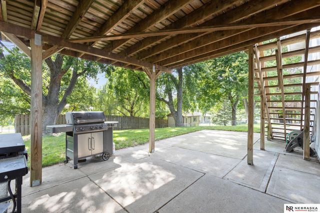 6632 S 86th Avenue Circle, Ralston, NE 68127